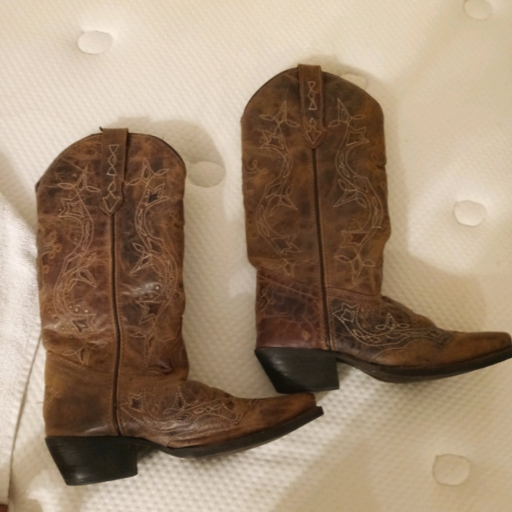 Laredo cowgirl boots